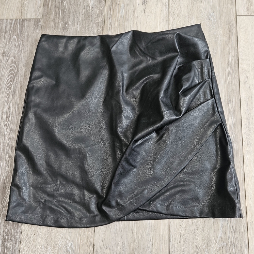 Know One Cares Nordstrom Faux Leather Pleather Wrap Skirt Black Women's Medium